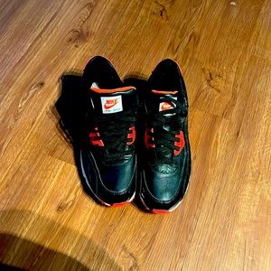 Black and orange air max nike size 13